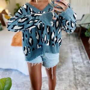 Distressed Blue Cheetah Knit Adorable Size Large